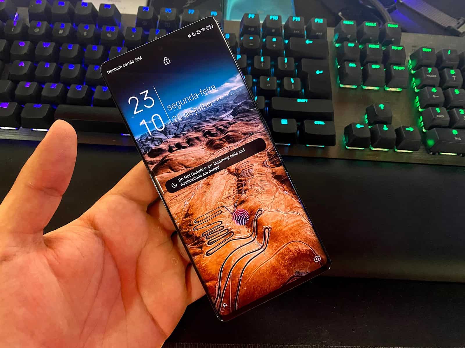 ZTE Axon 30