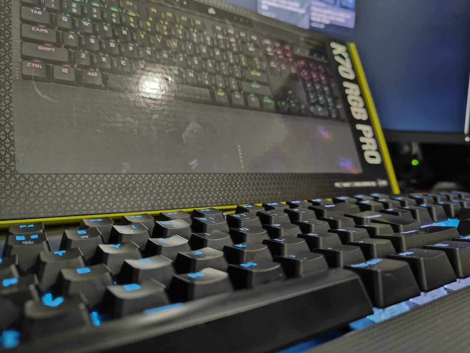 Corsair K70