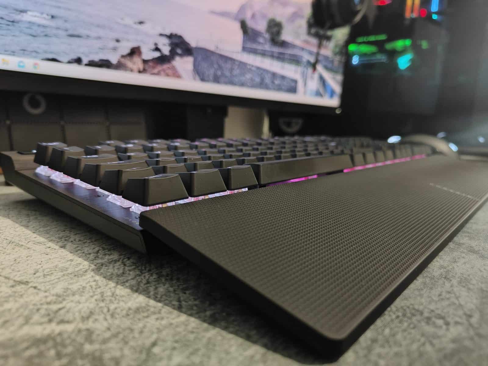 Corsair K70