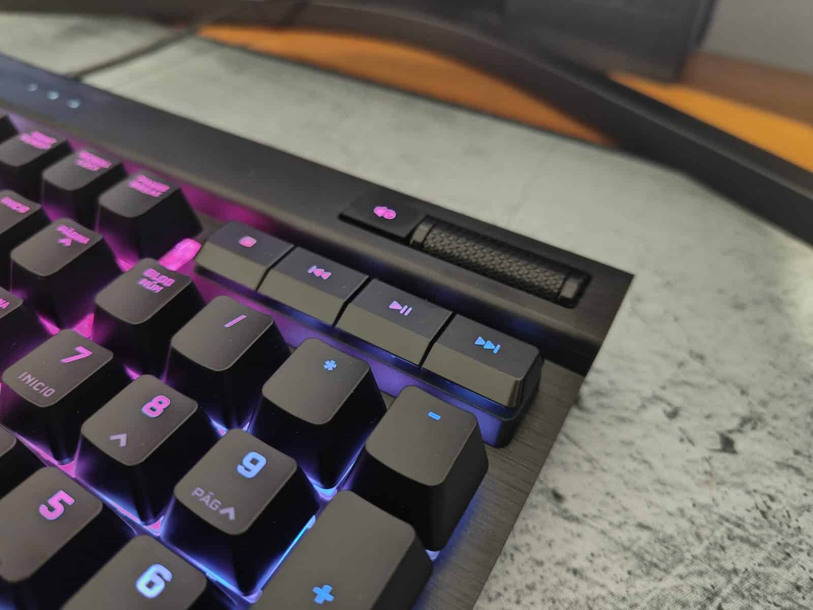 Corsair K70