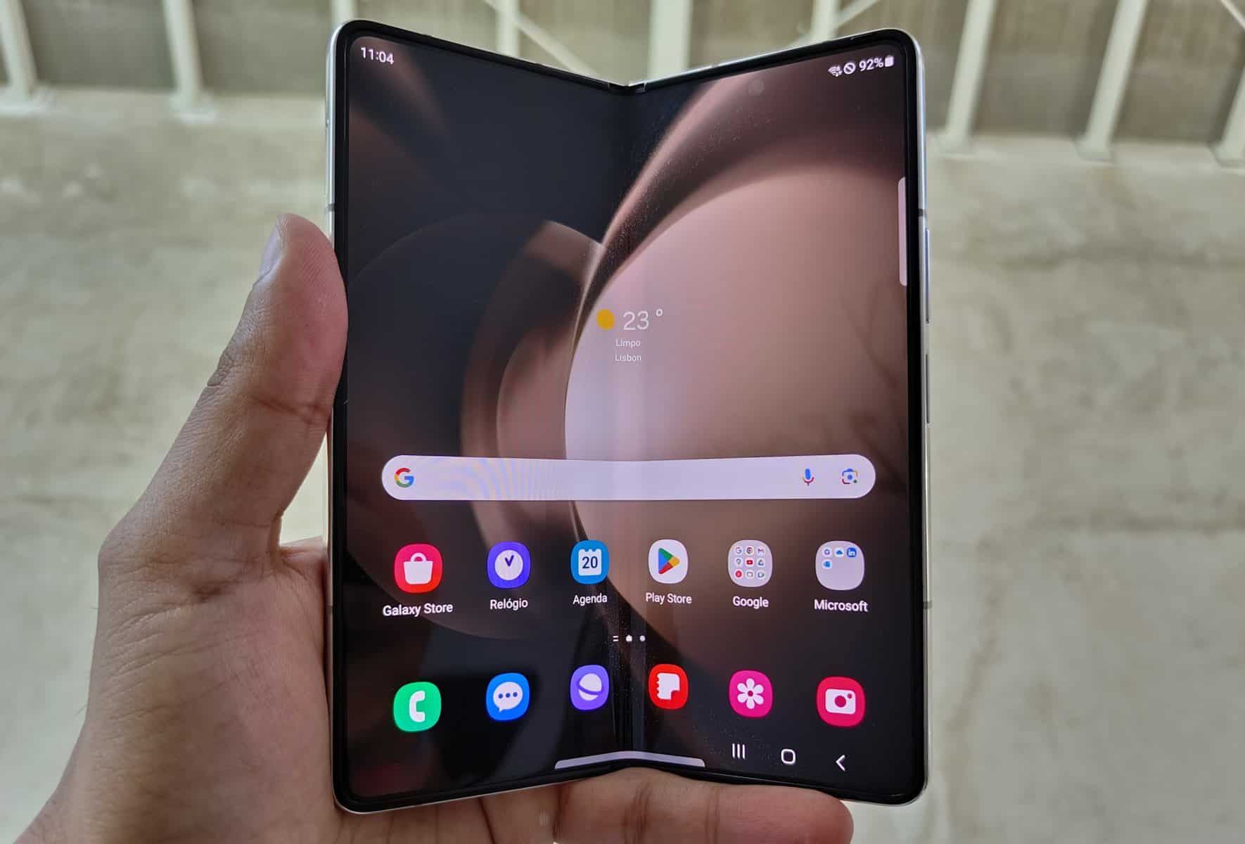 teste de resistência ao Galaxy Z Fold 5