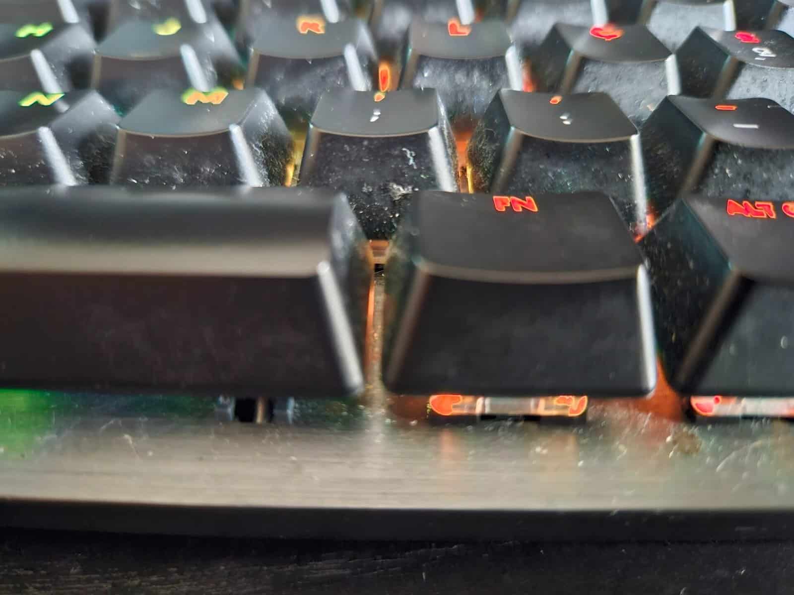 limpar o teclado, tecla presa no teclado,