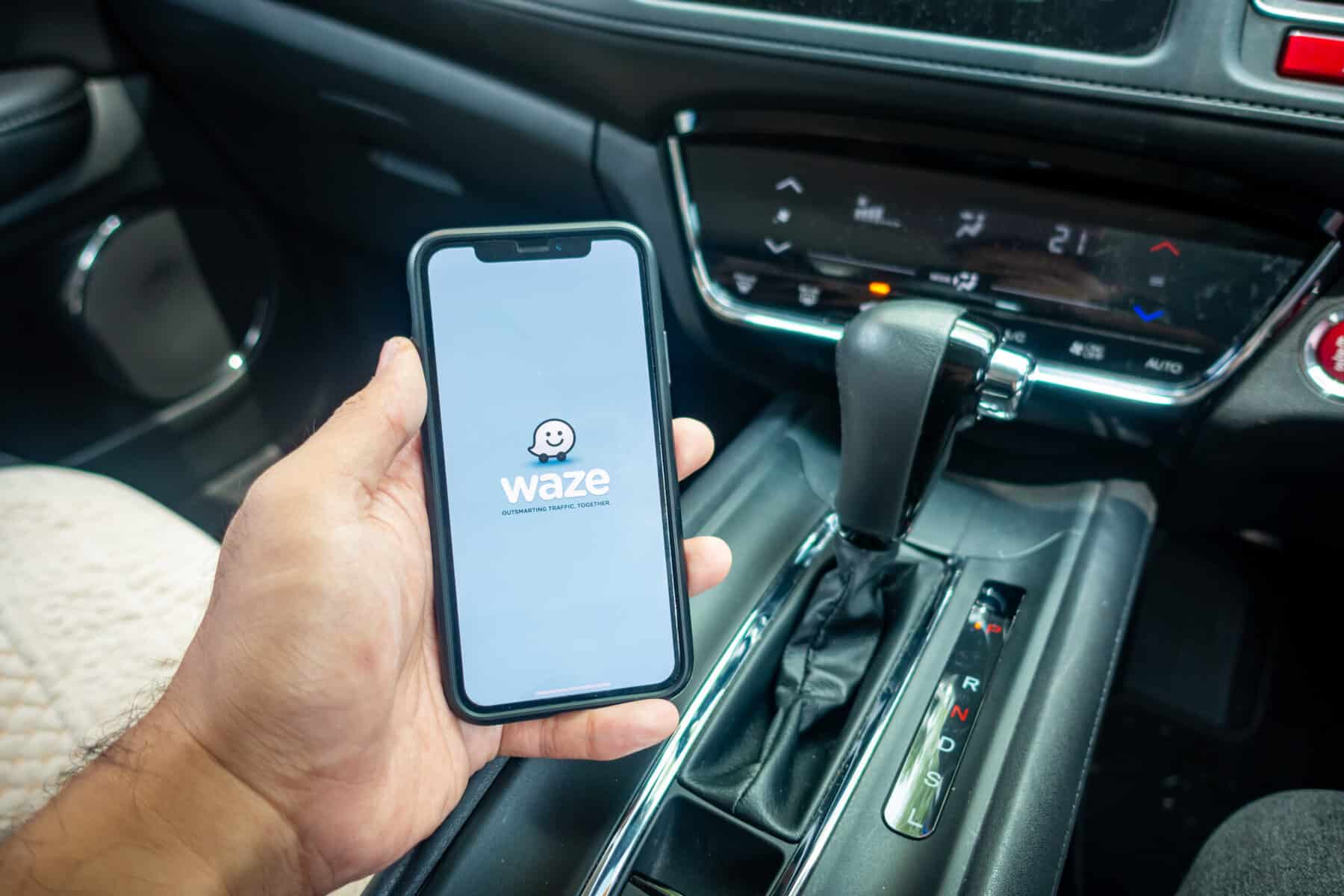 transformar o Google Maps no Waze, Waze faltava, instalar o waze no smartphone, Reportar a polícia no Waze, chegou ao Waze