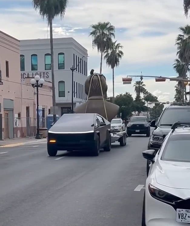 cybertruck da tesla é visto a transportar a cabeça de elon musk