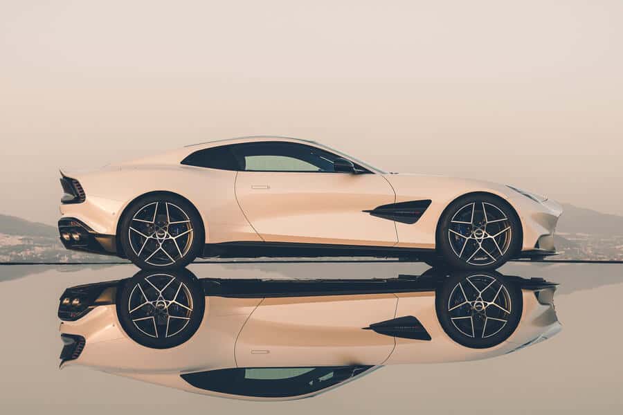 aston martin vanquish retorna ao mercado com v12 e 825 cv! rascunho