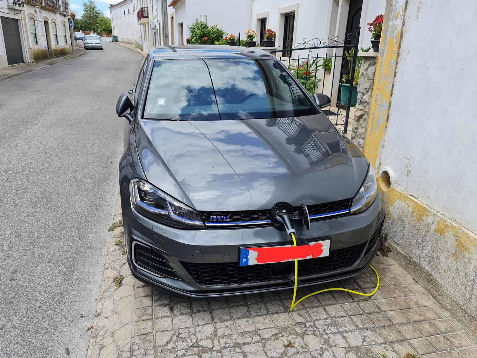 fui multado por carregar o meu carro elétrico à porta de casa