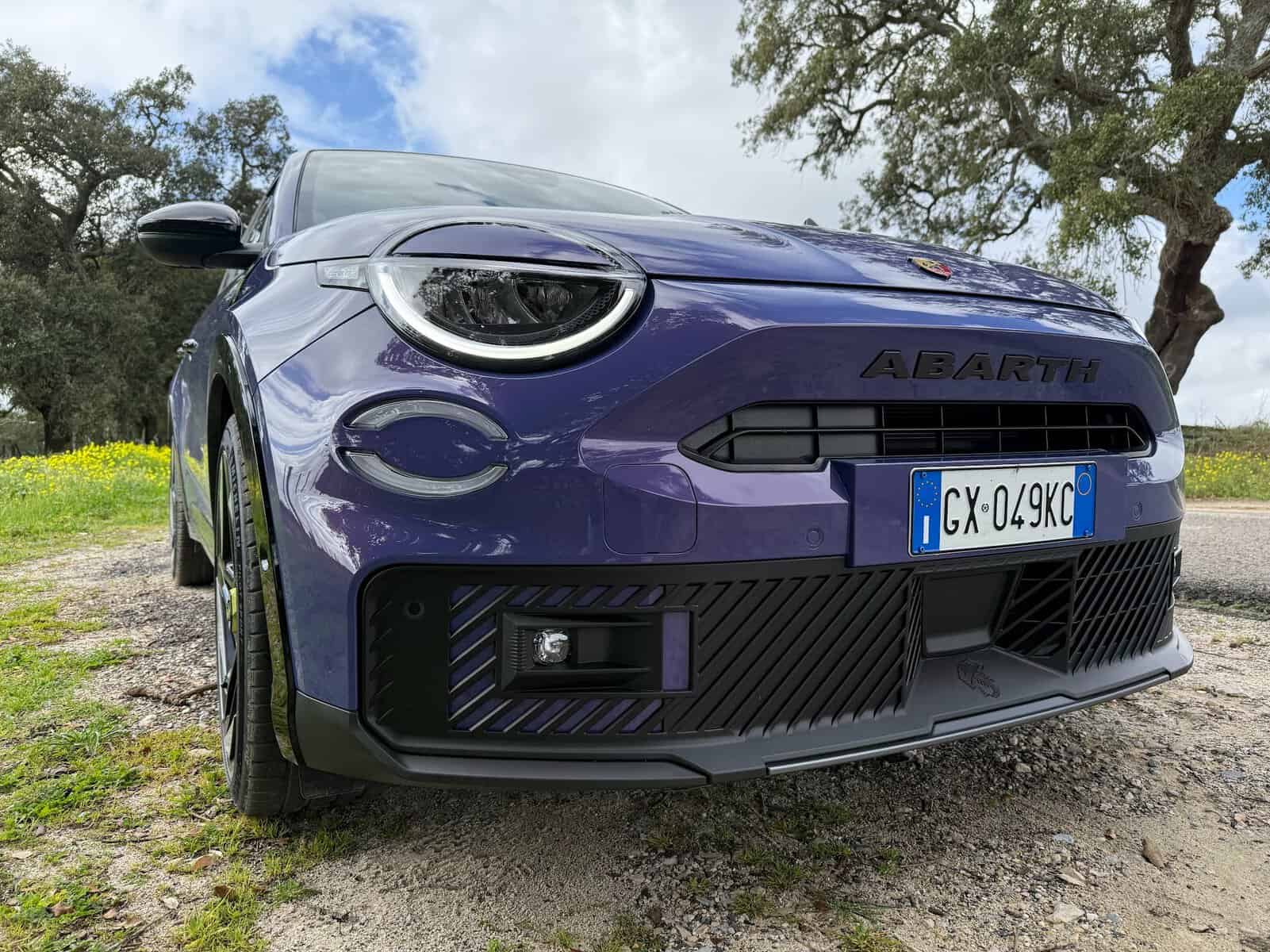 fiat abarth 600e: já o conduzimos dentro e fora de pista!