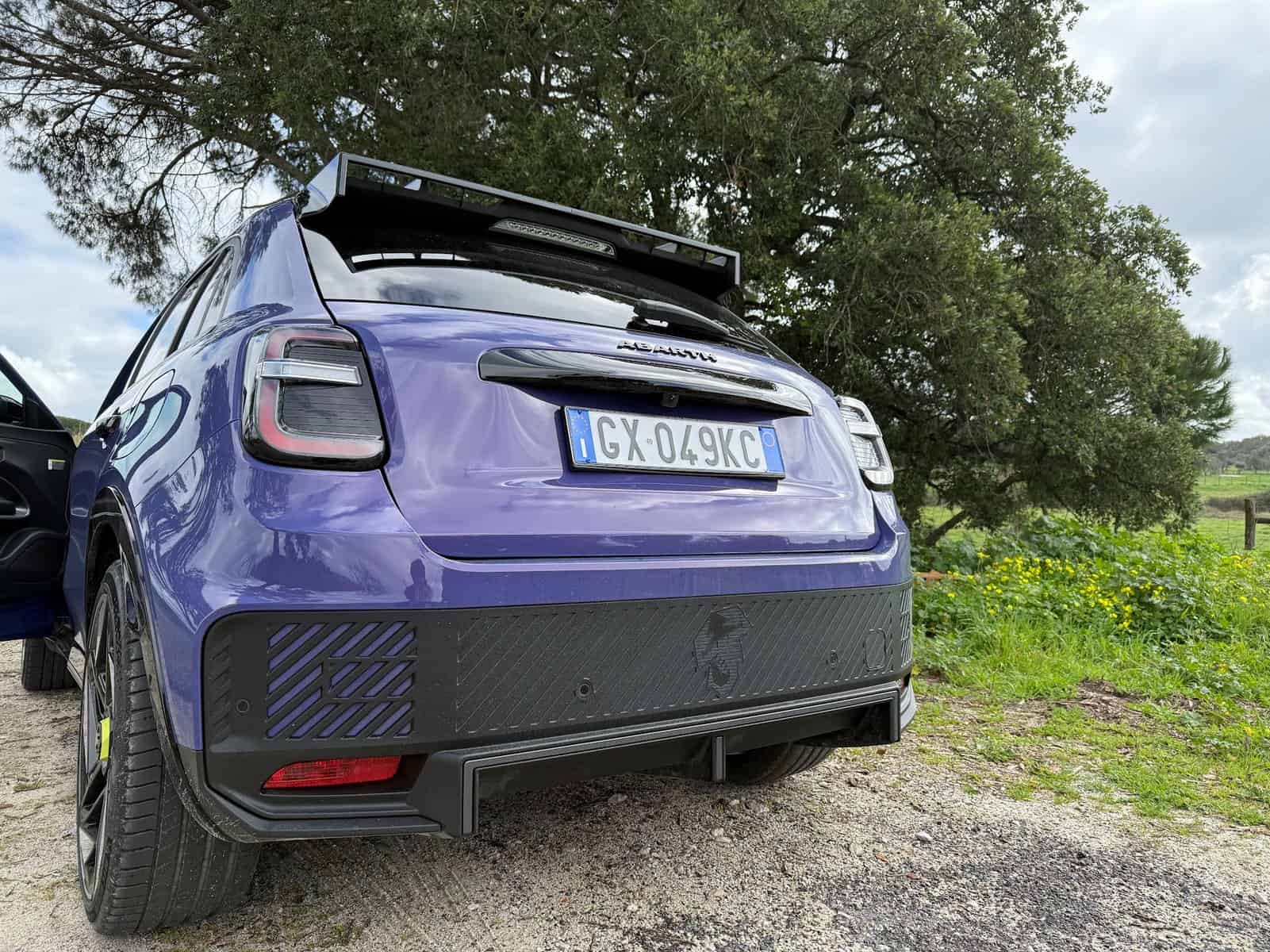 fiat abarth 600e: já o conduzimos dentro e fora de pista!